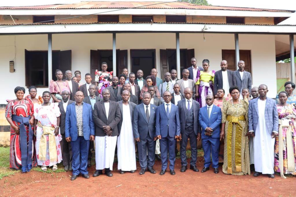 📸Owek. Joseph Kawuki with Buganda Kingdom representatives in Kyaggwe County alongside other local leaders